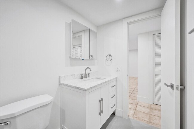 Building Photo - 4040 N Hills Dr