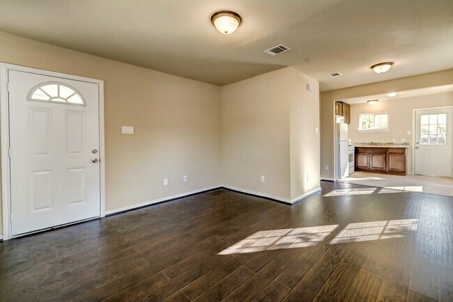 Building Photo - Homes For Rent In TX: Texas City 77590 – 9th Ave N 2BR