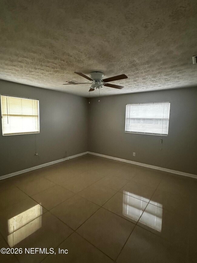 Building Photo - 577 Clermont Ave S