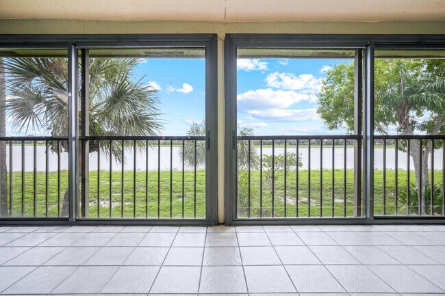 Building Photo - 10910 Lakemore Ln