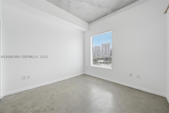 Building Photo - 10 SW South River Dr