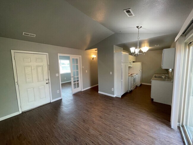 Building Photo - Super Private 1 Bedroom 1 bath in Perfect ...