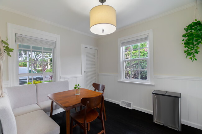 Building Photo - 405 31st St