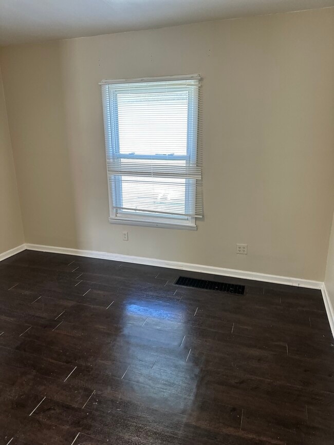 Building Photo - 554 W Station St