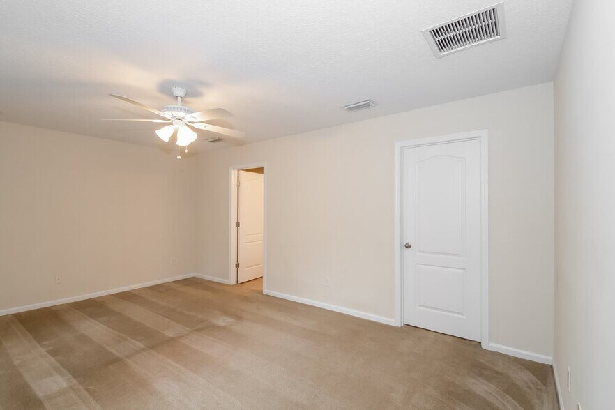 Building Photo - 12100 Hayden Lakes Cir