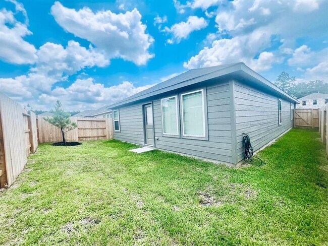 Building Photo - 3035 Mallorca Dr