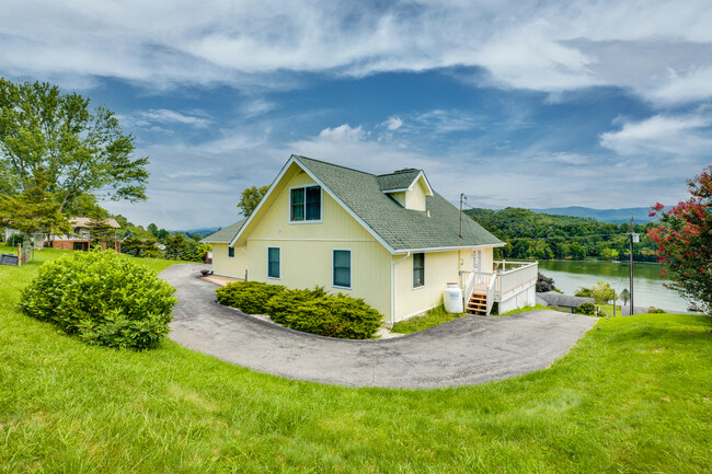 Front of the house - 21392 Lakeshore Dr