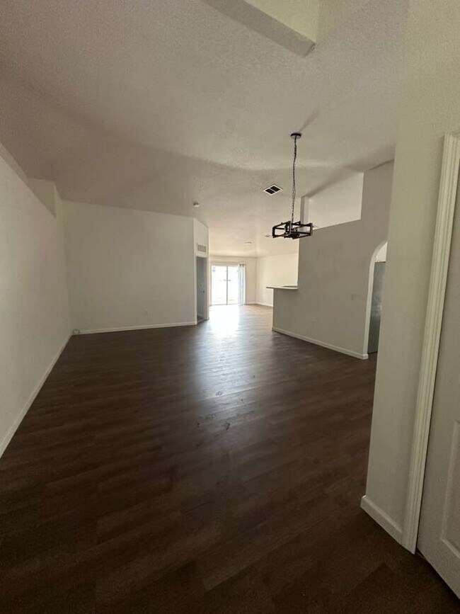 Building Photo - 703 Flagstone St