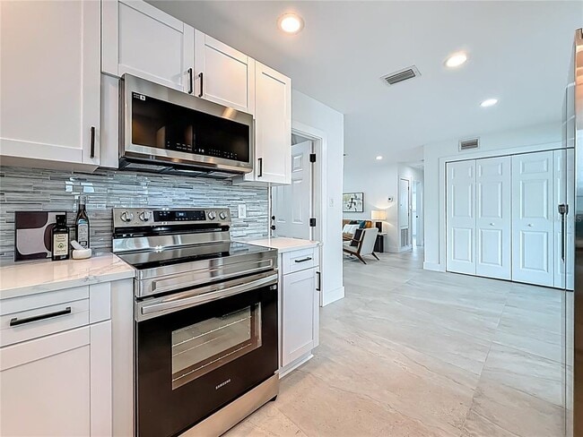 Building Photo - 572 Baywood Dr N