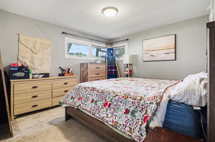 Building Photo - 133 W Hughes St