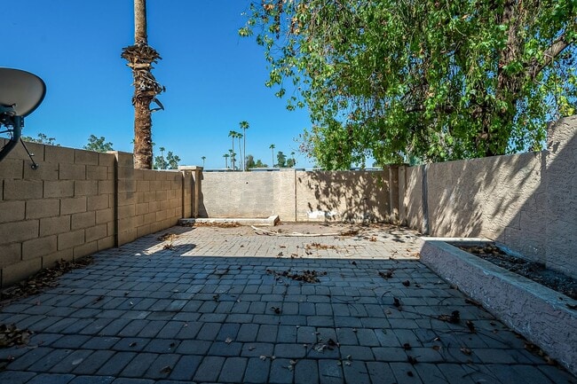 Building Photo - 5869 N 59th Dr