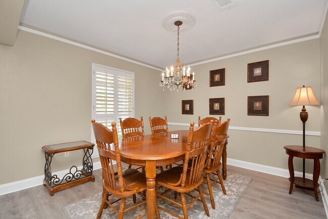 Building Photo - 9811 Rocktree Dr