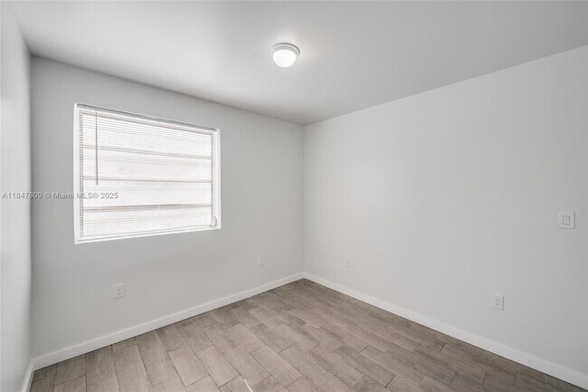 Building Photo - 1604 SW 9th St