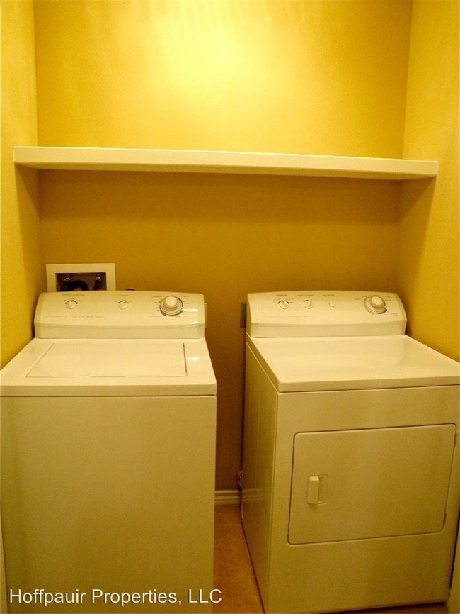 Building Photo - 121 W Lagrange St