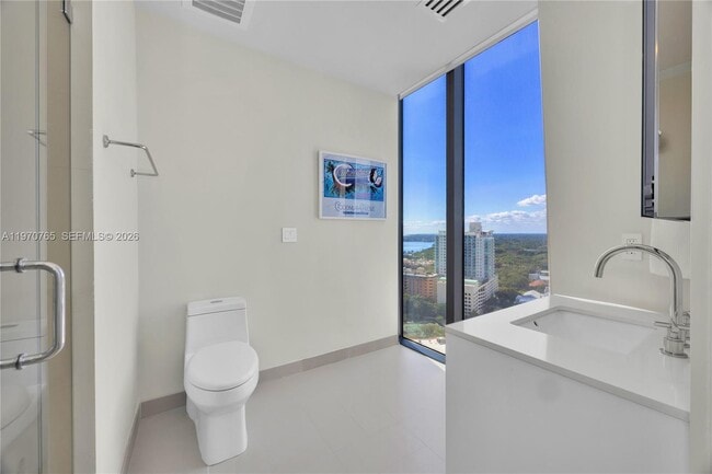 Building Photo - 2831 S Bayshore Dr