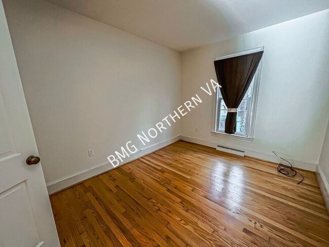Building Photo - 1325 Lynnbrook Dr
