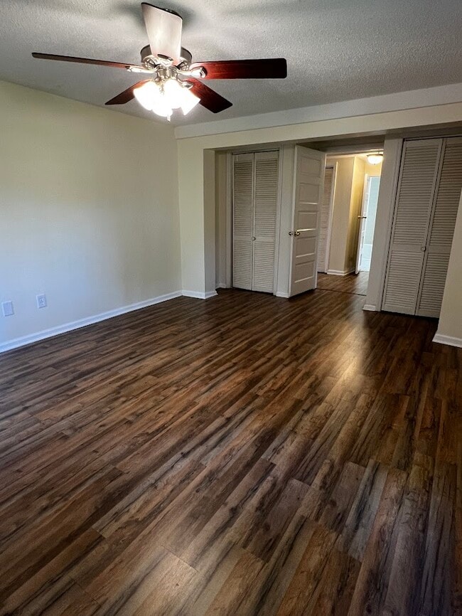 Building Photo - 215 S Skinner Ave