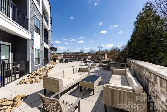 Building Photo - 3630 N Davidson St