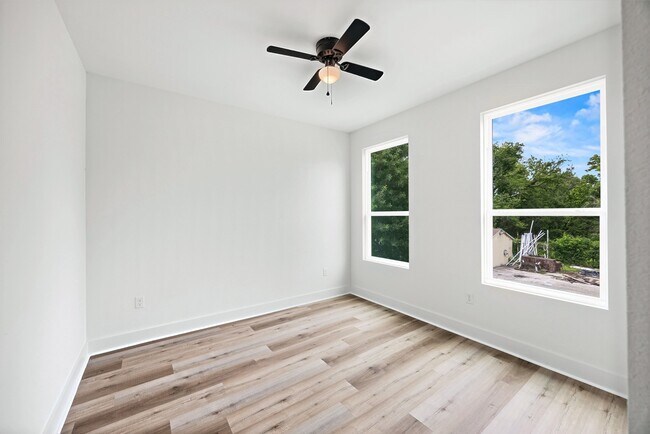 Building Photo - 8449 Furray Rd