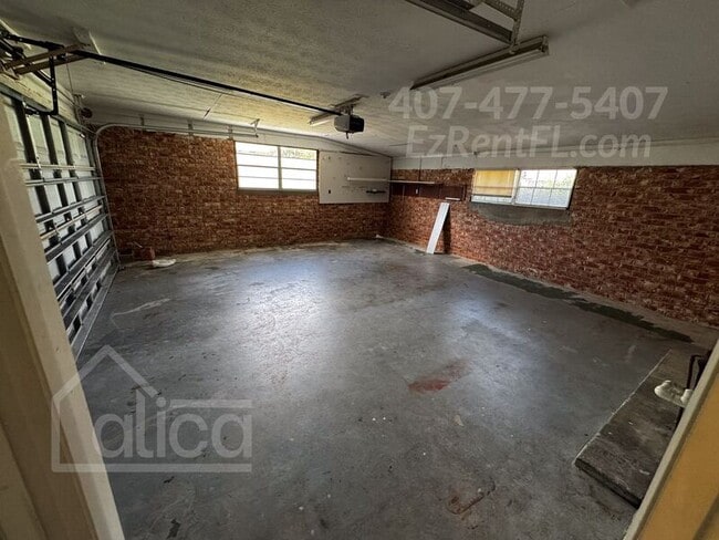 Building Photo - 2886 River Oak Dr
