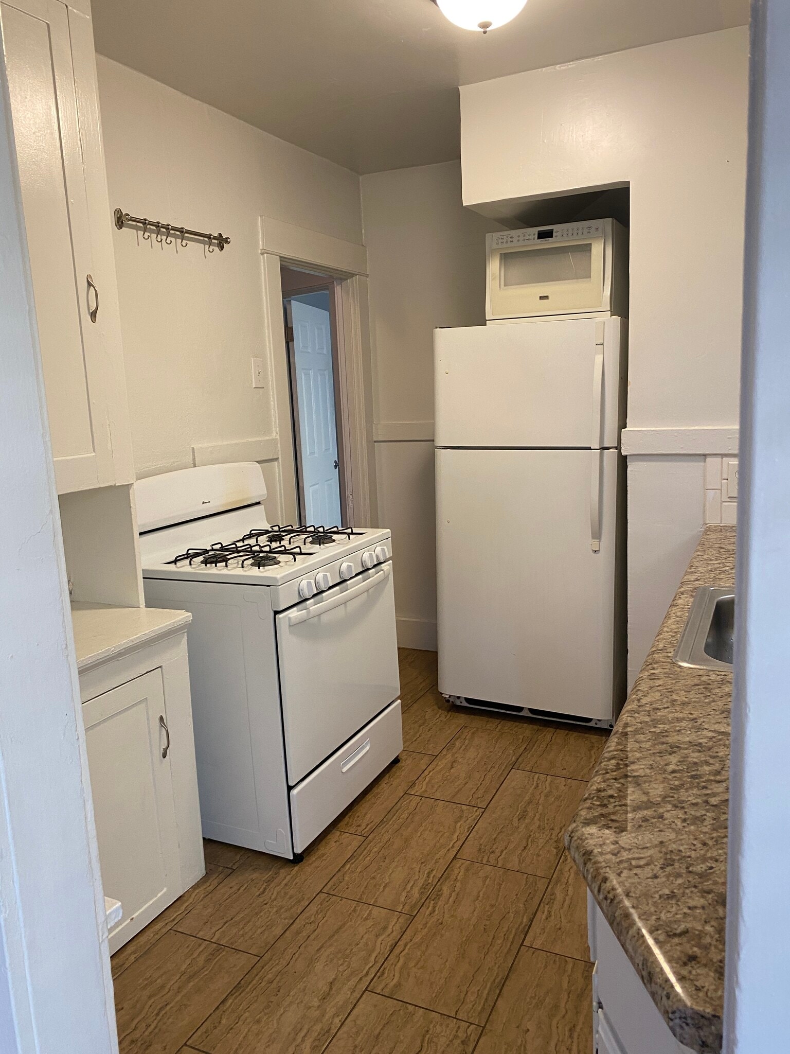 Building Photo - 1249 E Broadway