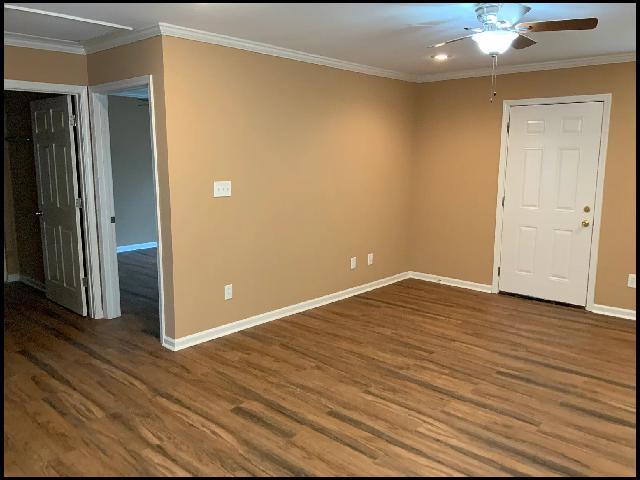 Building Photo - 6455 Lilac Dr