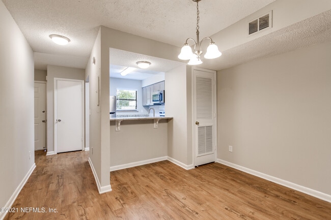 Building Photo - 1357 Kingsley Ave