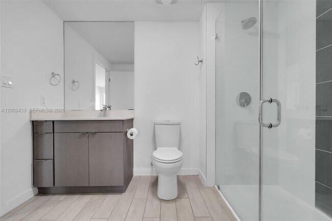 Building Photo - 321 NE 26th St