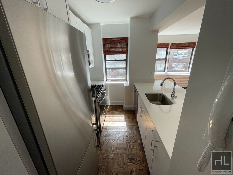 Building Photo - GORGEOUS 4 BED IN BEEKMAN PLACE!