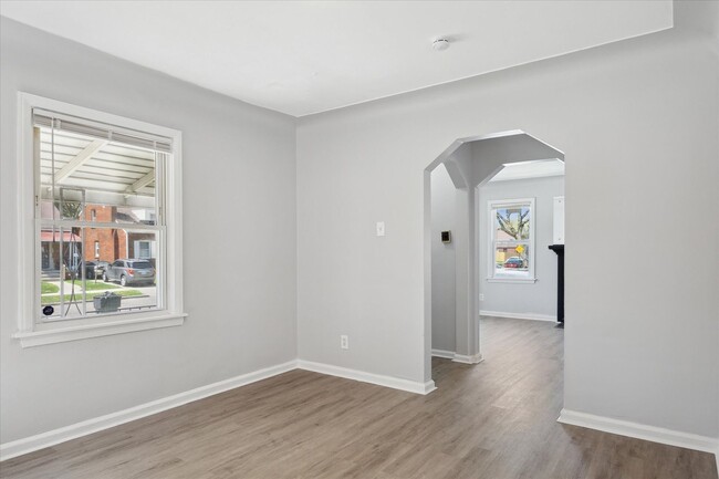 Building Photo - $1375 3 bedooms
