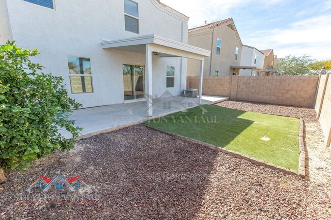 Building Photo - 5926 E Oasis Blvd