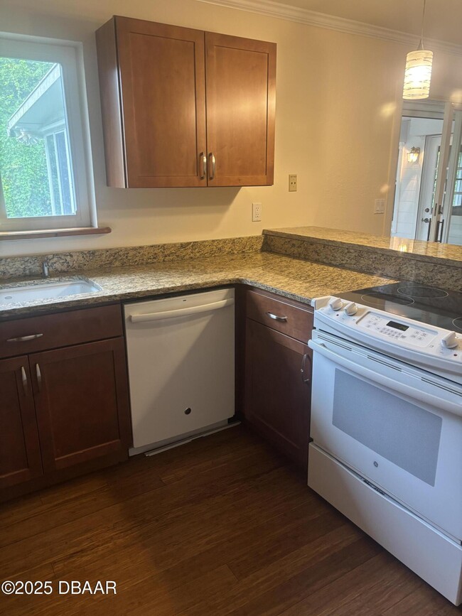 Building Photo - 19 Capri Cir