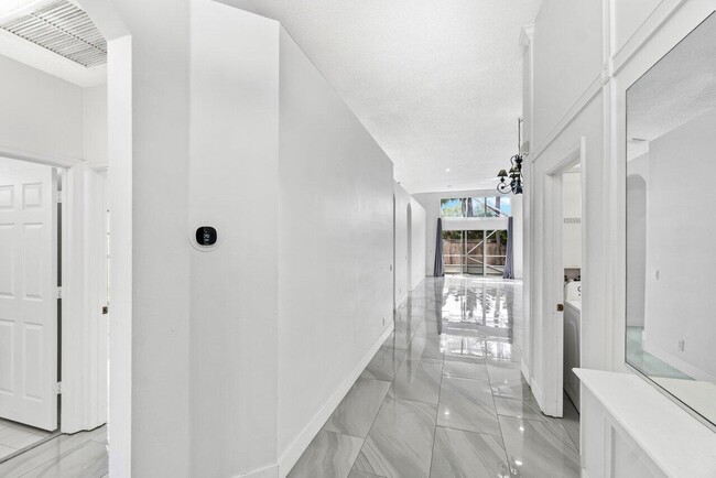 Building Photo - 7589 Colony Lake Dr