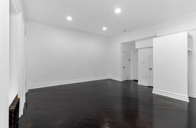 Building Photo - 117 E 60th St