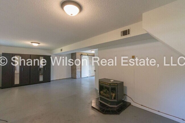 Building Photo - 1/2 off your first month's rent! Charming 4-Bedroom Home in Chattanooga with Spacious 1900 Sq Ft ...