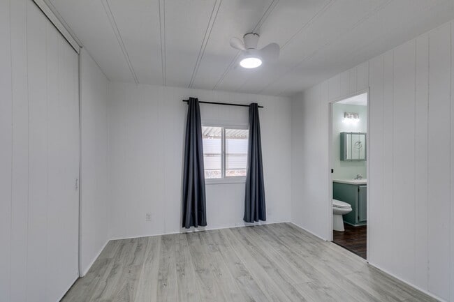 Building Photo - Beautifully Remodeled Boulder City Home with Spacious Backyard Retreat