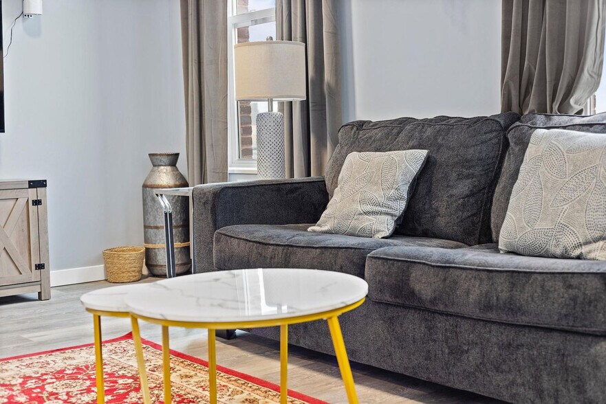 Building Photo - 95 Broadway-SI ID1240353P