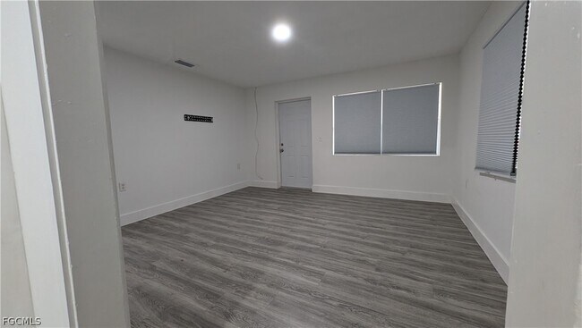 Building Photo - 660 S Missouri St