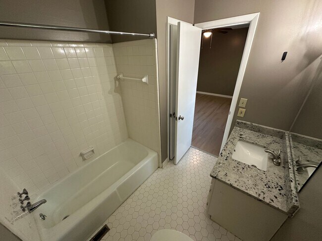 Building Photo - Now available!! – 672 W Front St, Unit C, ...