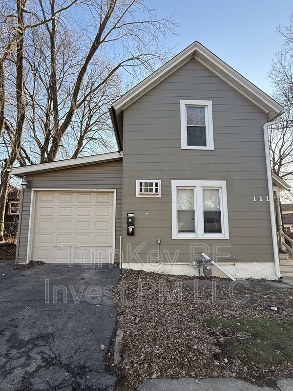 Building Photo - 111 Center Ave