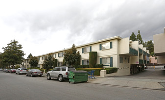 Building Photo - Colonial House South