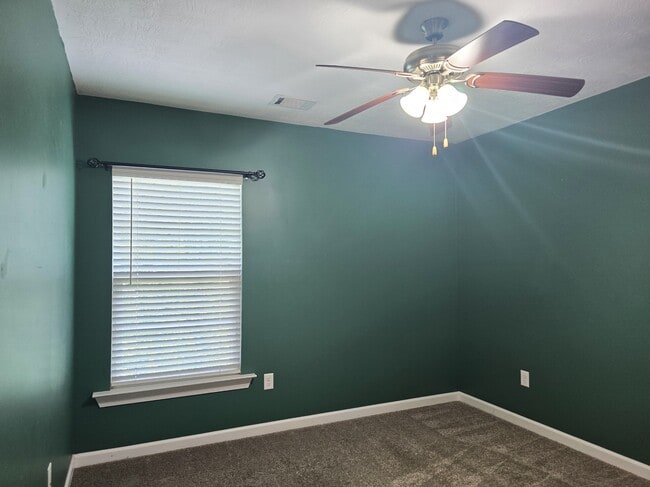Building Photo - 697 Red Cedar Ct