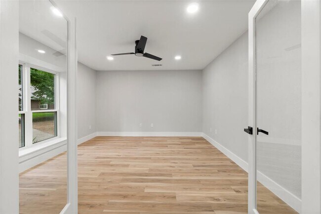 Building Photo - 9 Indian Cedar Ln