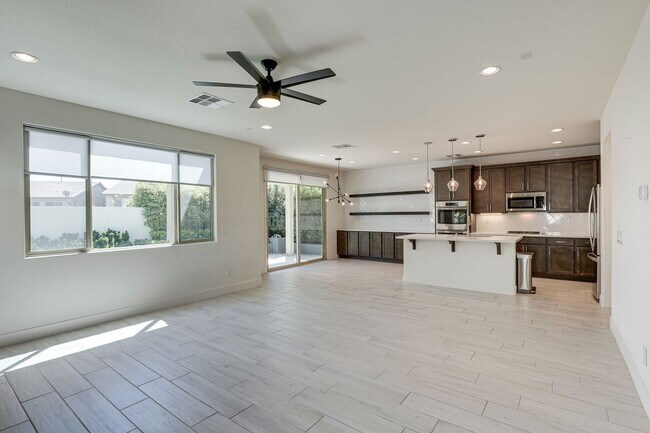 Building Photo - Absolutely Amazing Home in the Southwest! Check it out today!