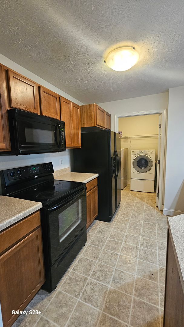 Building Photo - 3030 E Stillwater Landing