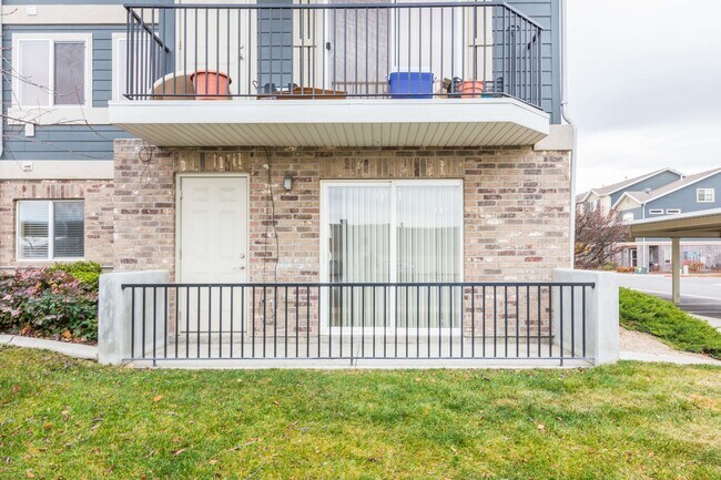 Building Photo - 3 Bedroom/2 bathroom Condo in Sandy