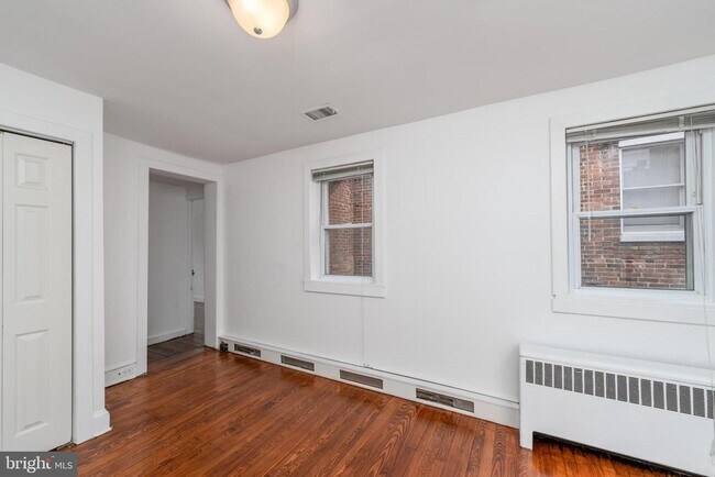 Building Photo - 1153 Riverside Ave