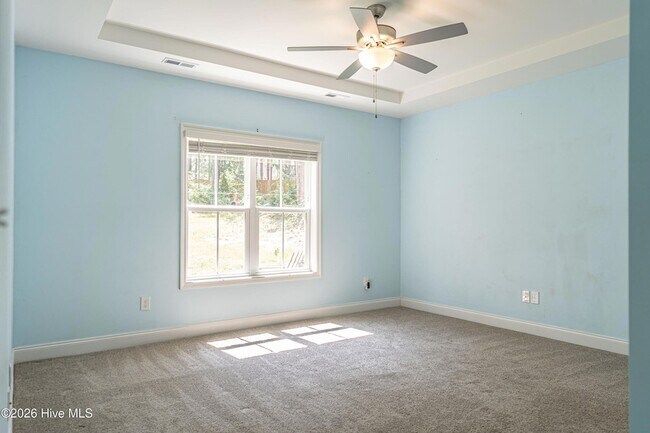 Building Photo - 170 Lakeview Dr