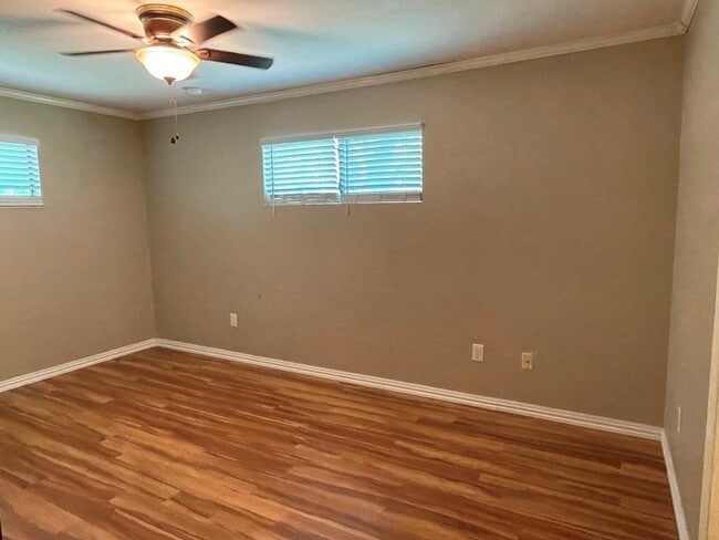 Building Photo - 6211 Chesterfield Ave