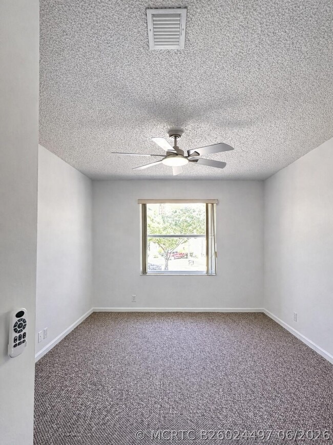 Building Photo - 703 Crosswinds Dr